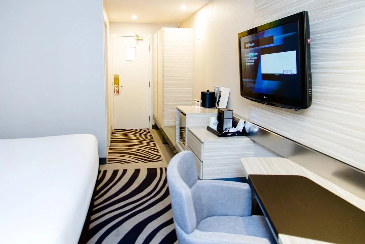 Novotel Toronto North York 3*,