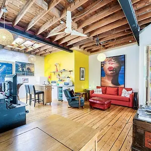 Unique Above Garage Loft Kanada