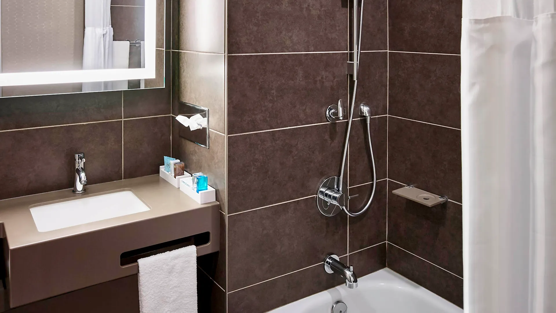 Novotel Toronto North York 3*,